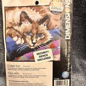 Dimensions Cuddly Cat Mini Needlepoint Kit